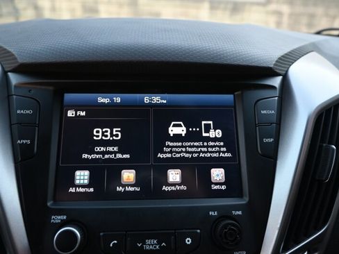 Used 2017 Hyundai Veloster image 27