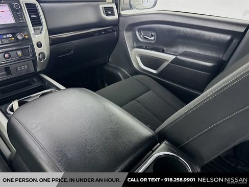 Used 2019 Nissan Titan SV w/ SV Convenience Package RWD image 23
