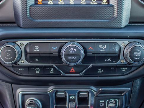 Used 2022 Jeep Wrangler Unlimited Sport image 28