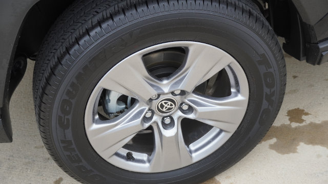 Used 2025 Toyota RAV4 LE AWD/4WD image 11