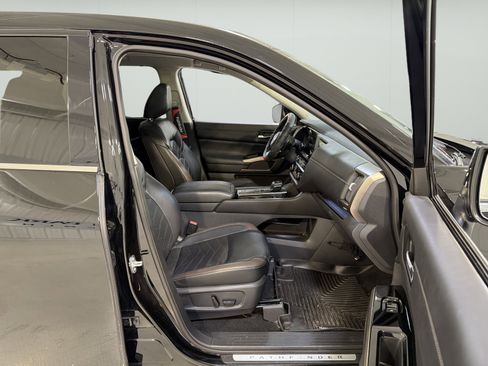 Used 2022 Nissan Pathfinder Platinum w/ Cargo Package FWD image 14