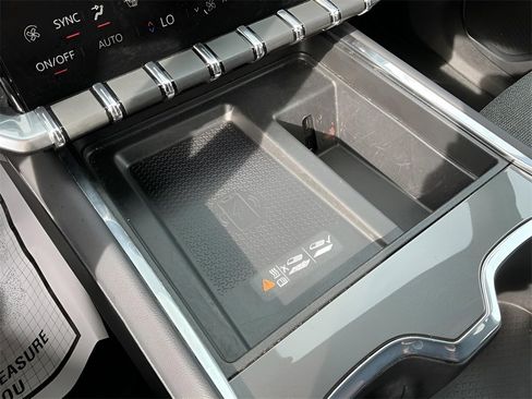 Used 2025 GMC Acadia Elevation image 42