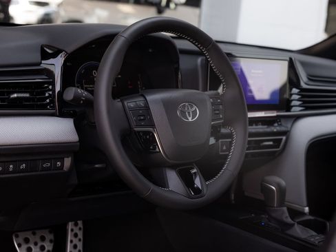 Used 2026 Toyota Camry SE FWD image 11