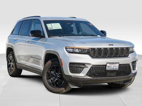 Certified 2024 Jeep Grand Cherokee Altitude image 2