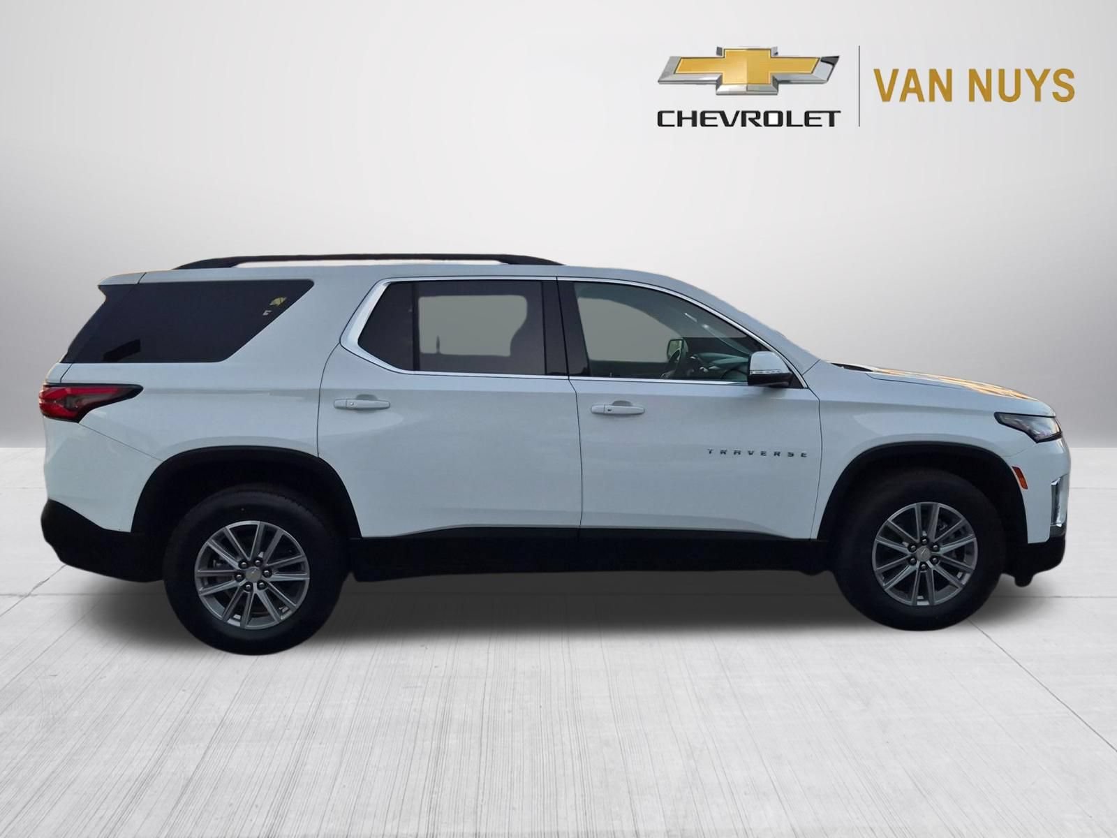 Used 2023 Chevrolet Traverse LT w/ LPO, Roadside Safety Package FWD image 4