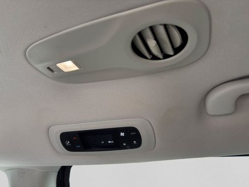 Used 2018 Chrysler Pacifica Touring-L Plus w/ Advanced Safetytec Group FWD image 40