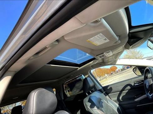 Used 2023 Nissan Pathfinder Platinum w/ Lighting Package (N93) FWD image 20