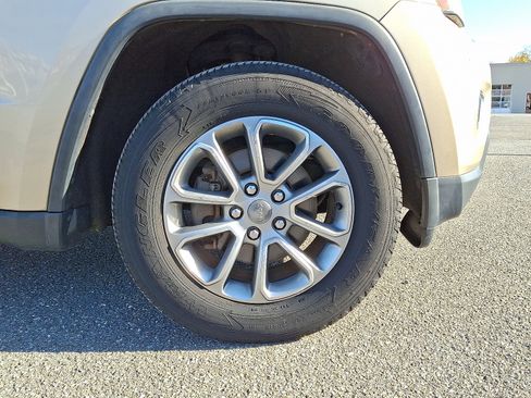 Used 2014 Jeep Grand Cherokee Limited w/ Luxury Group II image 9