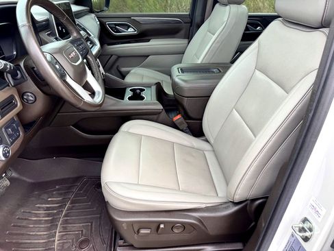 Used 2022 GMC Yukon SLT w/ SLT Premium Package image 12