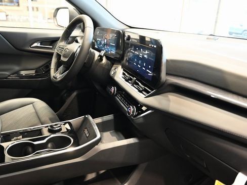 New 2026 Chevrolet Equinox LT w/ Convenience Package II image 13