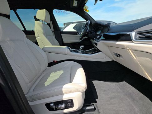 Used 2022 BMW X5 M50i AWD/4WD image 6