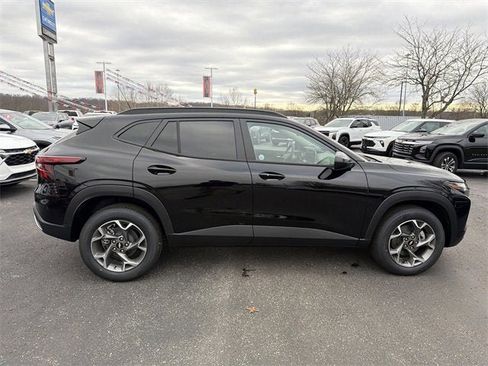 New 2026 Chevrolet Trax LT w/ Driver Confidence Package image 3