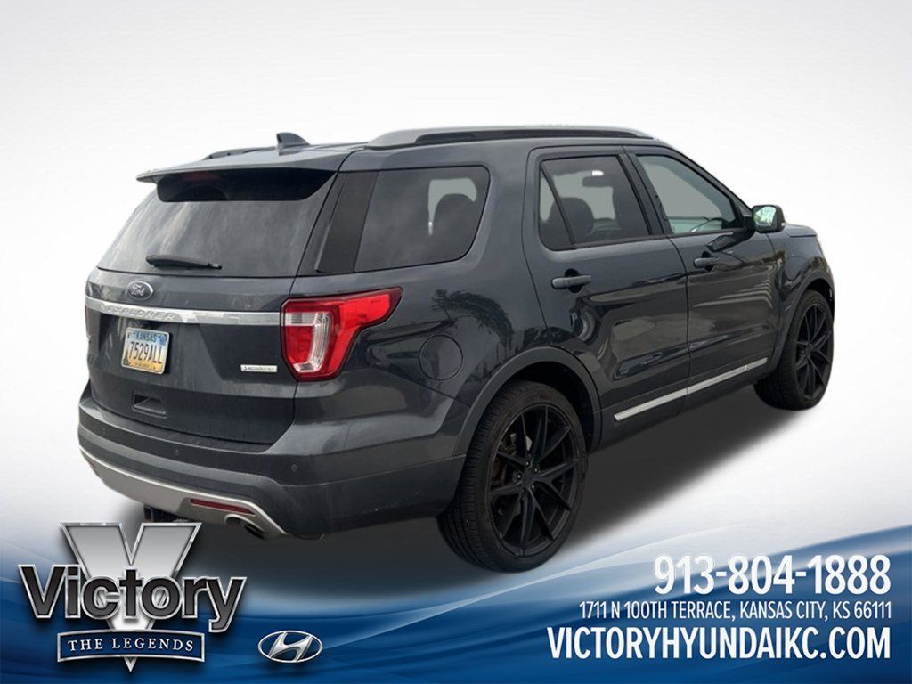 Used 2017 Ford Explorer XLT w/ Equipment Group 202A FWD image 5