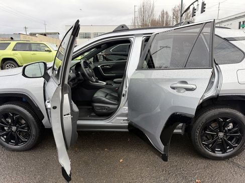 Used 2023 Toyota RAV4 SE image 19