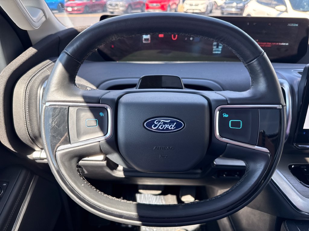Used 2025 Ford Expedition Max Platinum AWD/4WD image 11