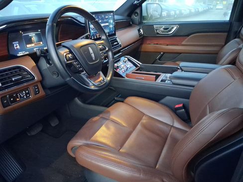 Used 2023 Lincoln Navigator Reserve w/ Monochromatic Package AWD/4WD image 11