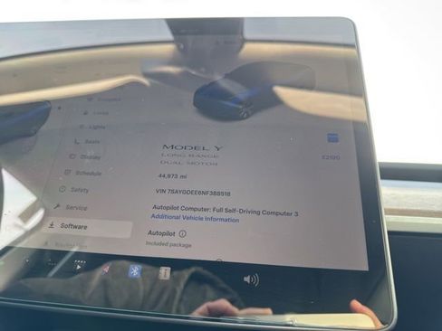 Used 2022 Tesla Model Y Long Range image 23