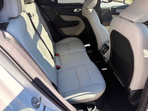 Certified 2026 Volvo XC40 B4 Plus w/ Climate Package FWD image 25