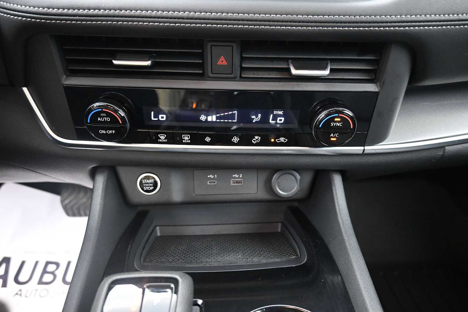 Used 2023 Nissan Rogue SV AWD/4WD image 9