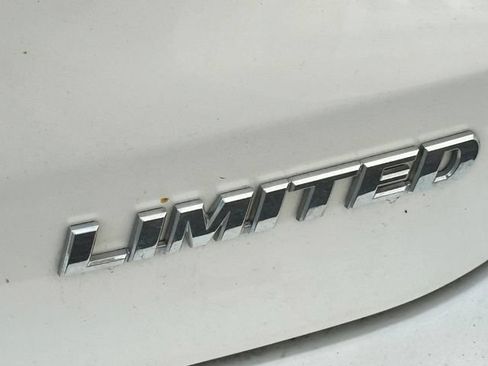Used 2019 Toyota Highlander Limited AWD/4WD image 3