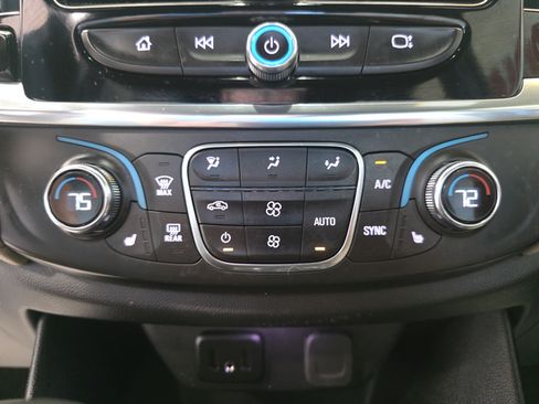 Used 2023 Chevrolet Traverse LT FWD image 20