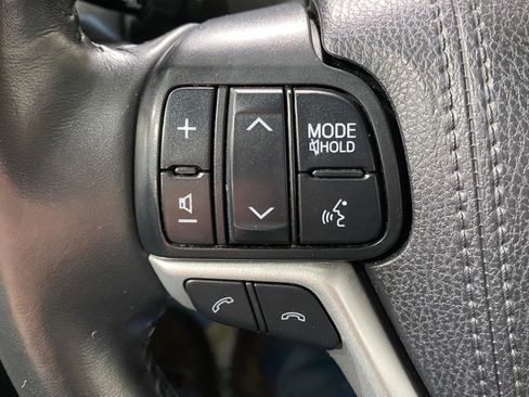 Used 2019 Toyota Highlander XLE image 17