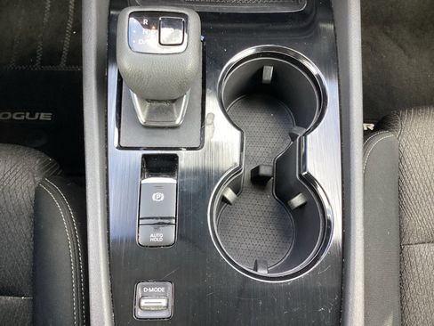 Used 2024 Nissan Rogue SV image 25