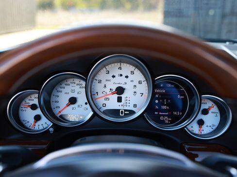 Used 2015 Porsche 911 Turbo S image 37