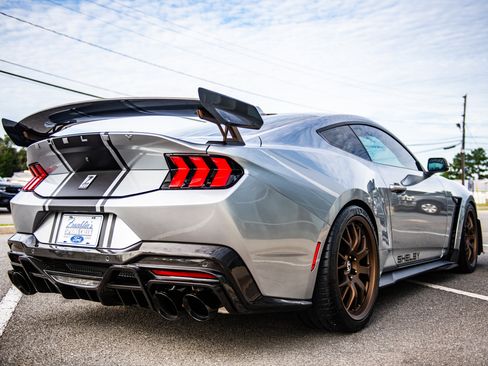 Used 2025 Ford Mustang GT Premium w/ GT Performance Package RWD image 8