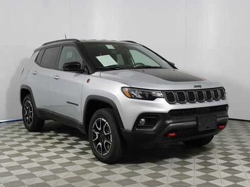 Used 2025 Jeep Compass Trailhawk AWD/4WD image 24