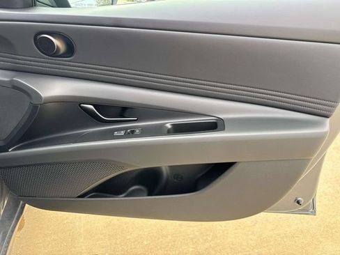 New 2026 Hyundai Elantra SEL FWD image 18