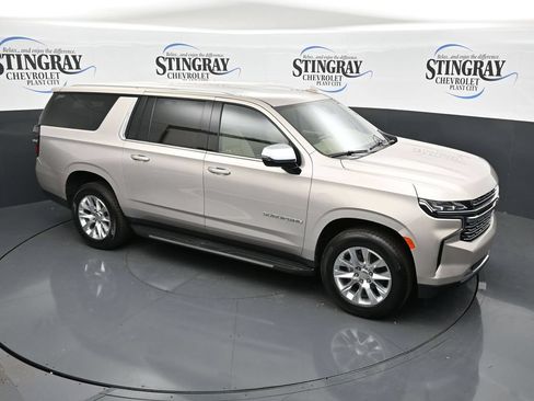 Used 2024 Chevrolet Suburban Premier RWD image 18