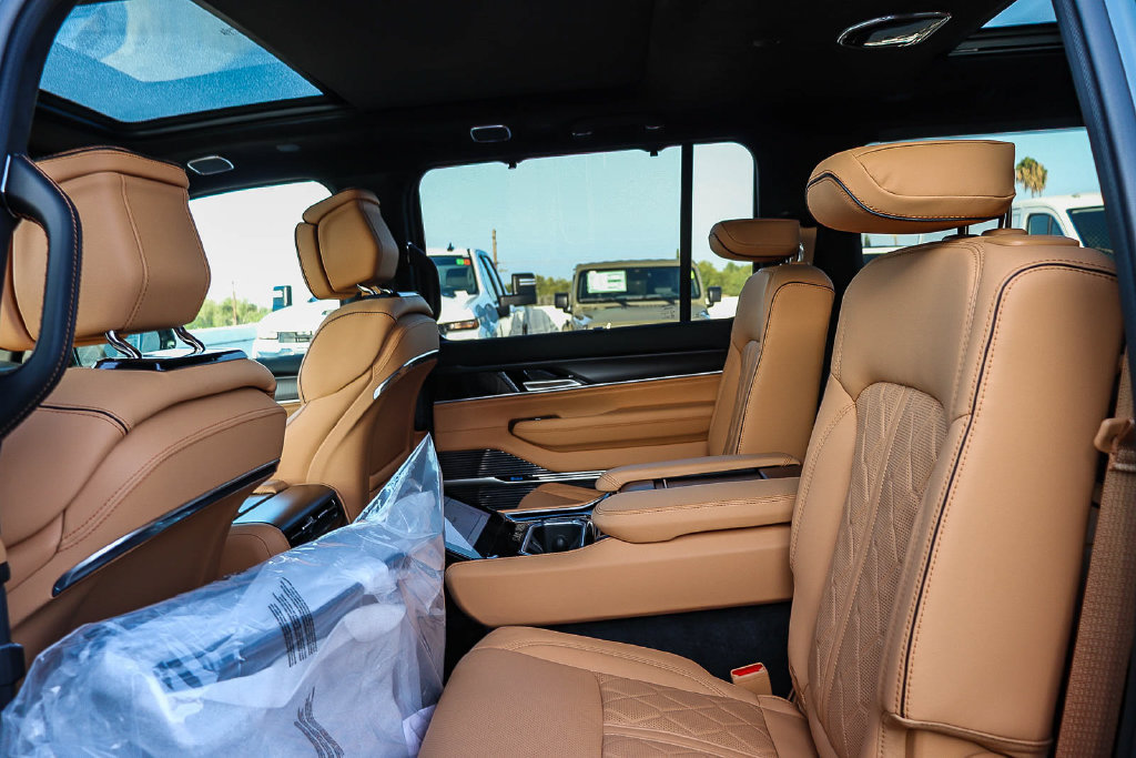 New 2026 Jeep Grand Wagoneer L Summit AWD/4WD image 21