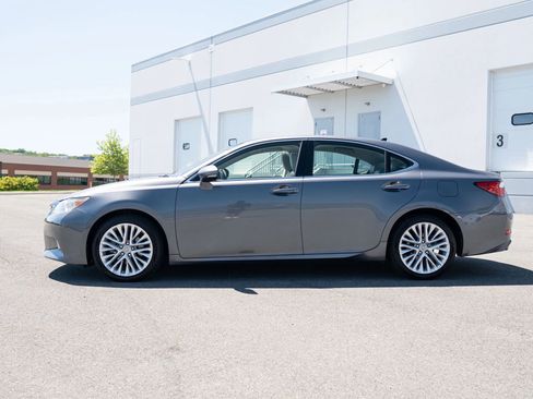 Used 2013 Lexus ES 350 FWD image 2