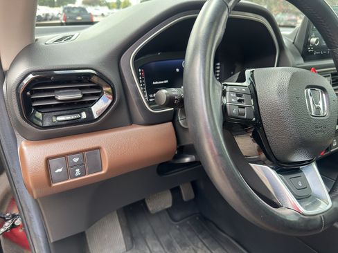 Used 2025 Honda Pilot Elite image 22