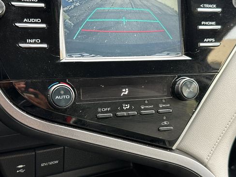 Used 2018 Toyota Camry SE image 22