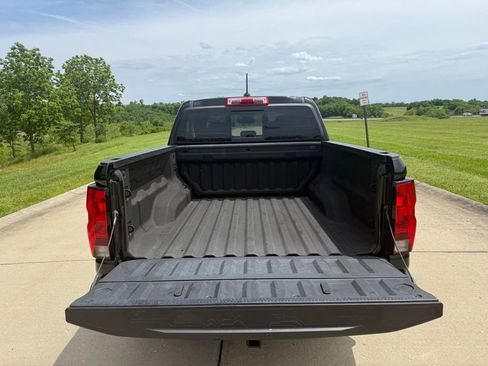 Used 2024 Chevrolet Colorado Trail Boss w/ Technology Package AWD/4WD image 5