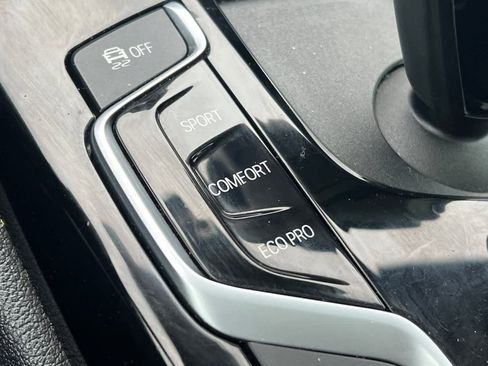 Used 2020 BMW 530e w/ Convenience Package image 29