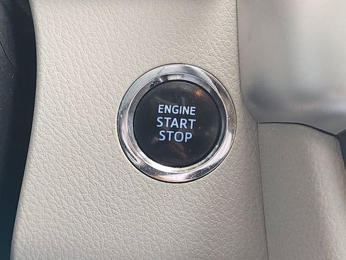 Used 2018 Toyota Highlander XLE image 20