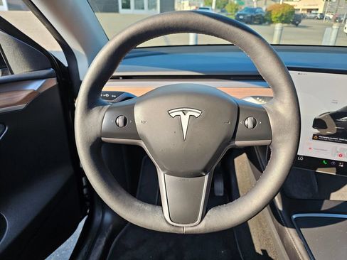 Used 2023 Tesla Model Y Long Range AWD/4WD image 26
