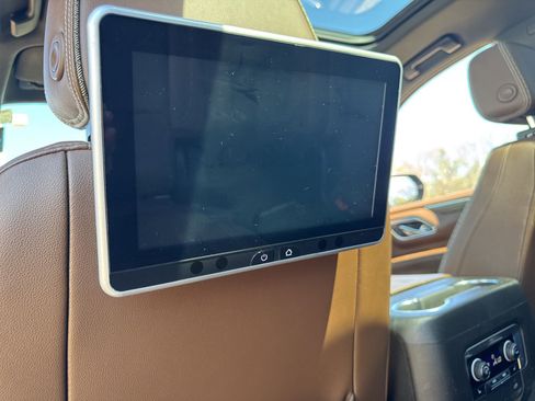 Used 2021 Chevrolet Tahoe High Country w/ Premium Package image 25