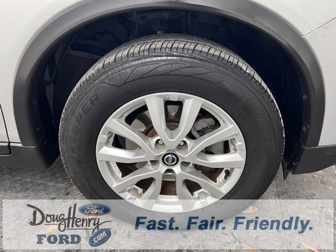 Used 2017 Nissan Rogue SV w/ SV Premium Package image 17