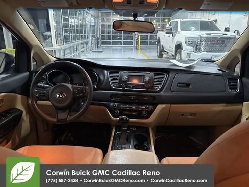 Used 2016 Kia Sedona LX w/ LX Convenience Package image 27