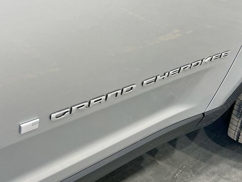 New 2025 Jeep Grand Cherokee Laredo image 36