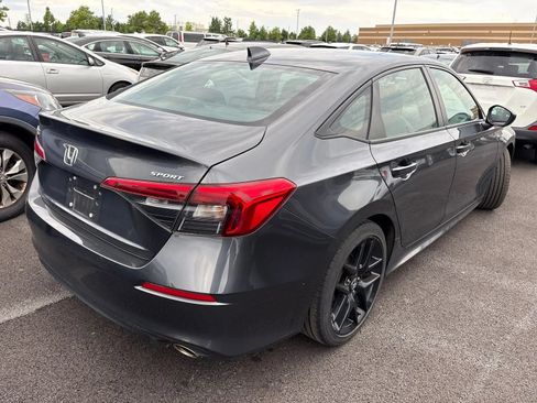 Used 2022 Honda Civic Sport image 2