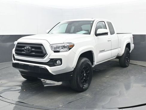 Used 2022 Toyota Tacoma SR5 w/ Technology Package image 22