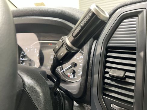 Used 2023 Nissan Titan SV w/ SV Convenience Package AWD/4WD image 19