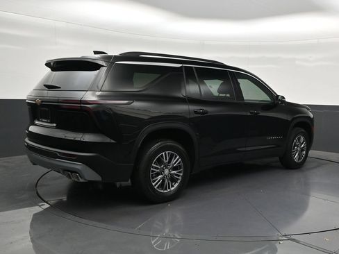 Used 2026 Chevrolet Traverse LT FWD image 5