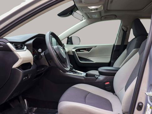 Used 2019 Toyota RAV4 XLE image 17