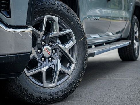 New 2026 GMC Sierra 1500 SLT image 2